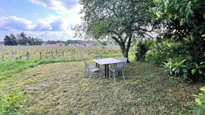 Outdoor dining - Loft Au Pied Des Vignes (Vosne-Romanée)
