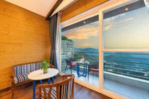 Executive kamer, uitzicht op heuvels | Terras