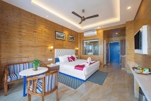 Habitación ejecutiva, vista a la colina | Ropa de cama de alta calidad, camas con efecto memoria y minibar