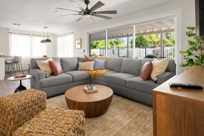 TV, offices - The Citrus House | Pool & Hot Tub Right in Arcadia (Phoenix)