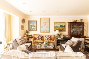 Smart-TV, Bücher, Drucker