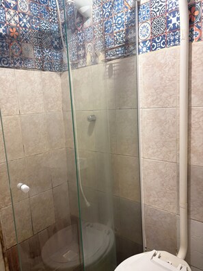 Bathroom - Hana Hostel Brazil hostels and shared accommodation (Rocinha Rio de Janeiro)