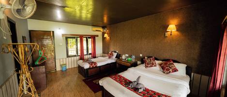 Hochwertige Bettwaren, Schreibtisch, kostenloses WLAN, Bettwäsche