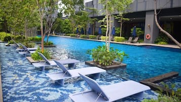 2 quầy bar/khu lounge, quầy bar bên hồ bơi