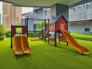 子供用の遊び場 - 屋外