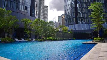 2 bars/lounges, poolside bar