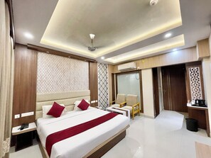 Doppia Deluxe | Biancheria da letto di alta qualità, una scrivania, postazione laptop