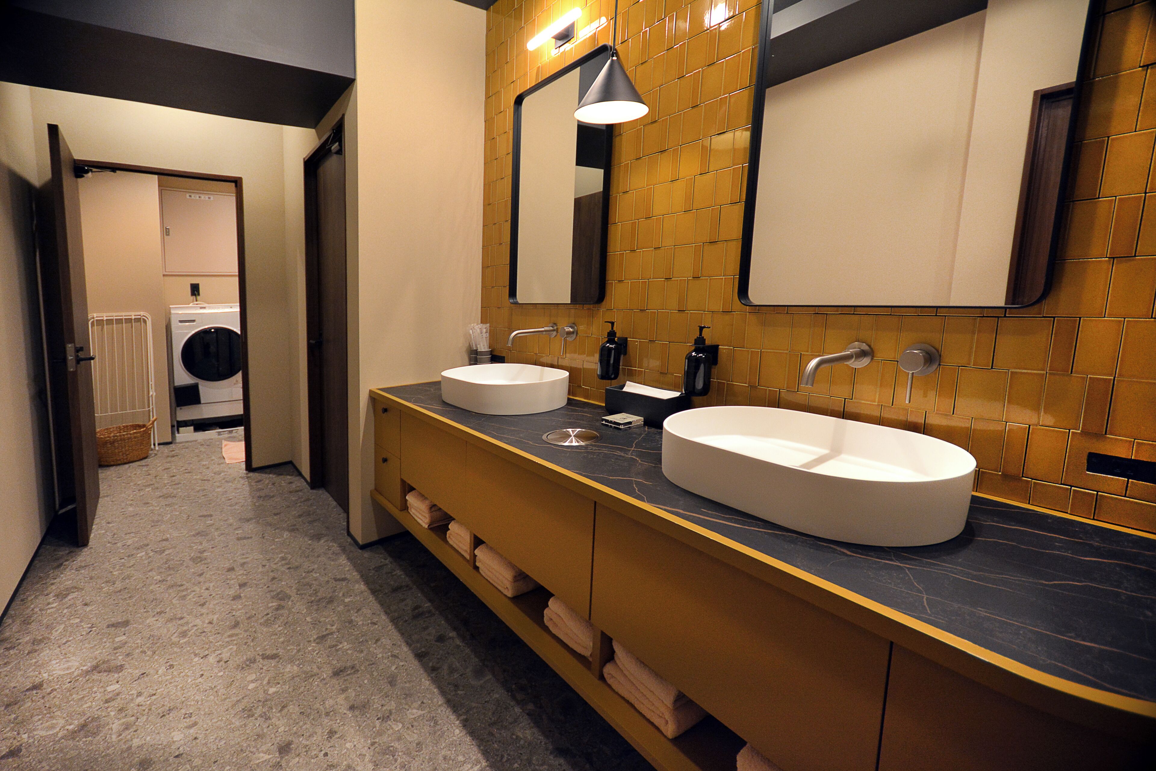 Superior Studio Suite | Bathroom | Shower, free toiletries, hair dryer, slippers