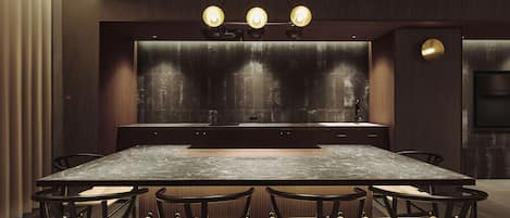 Superior Studio Suite | In-room dining