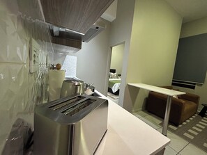 Interior - Modern City Escape• 5min from Rosebank mall• Fast WiFi•Parking•Pool•Cinema (Johannesburg)