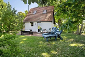 Terrace/patio - Holiday Home 'Ferienhaus Kitzklause' with Private Terrace, Shared Garden and Wi-Fi (Walkendorf)
