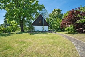 Property grounds - Holiday Home 'Ferienhaus Kitzklause' with Private Terrace, Shared Garden and Wi-Fi (Walkendorf)