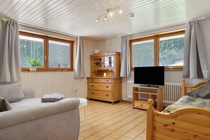 2 bedrooms, free WiFi, bed sheets - Bergquelle Apartment with Mountain View, Private Terrace and Wi-Fi (Kirchzarten)