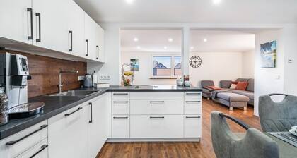 Holiday Home 'Schorsch's Ferienhaus' with Private Terrace, Private Garden and Wi-Fi