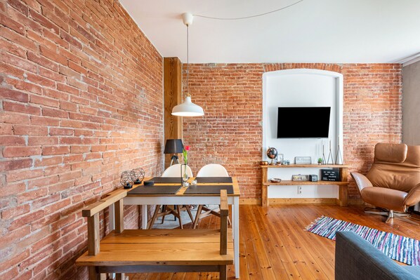 Dining - Apartment 'Koogbutze' with Shared Terrace and Shared Garden (Wesselburenerkoog)