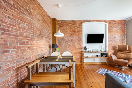 Dining. Apartment 'Koogbutze' with Shared Terrace and Shared Garden
