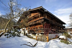 Exterior - Room 'Fuchswirt 09 - Doppelzimmer' with Mountain View, Shared Garden and Wi-Fi (Kelchsau)