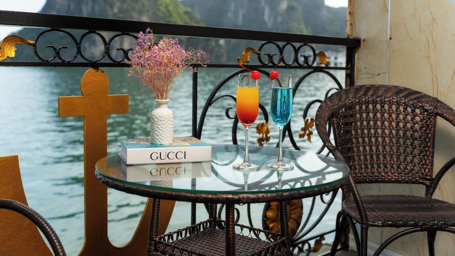 Halong Aquarmarine Royal Cruise