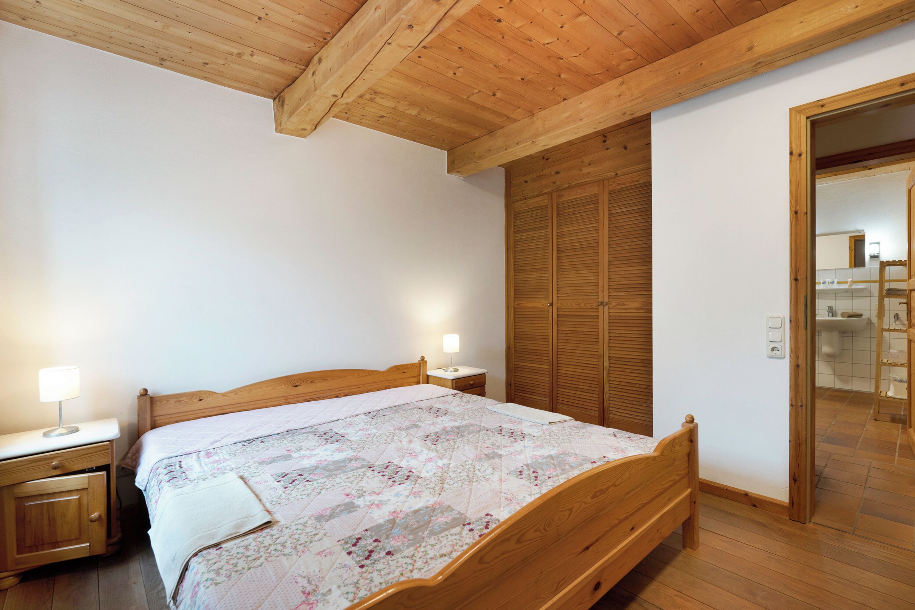 2 dormitorios, tabla de planchar con plancha, wifi gratis y ropa de cama