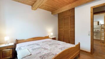 2 slaapkamers, een strijkplank/strijkijzer, gratis wifi, beddengoed