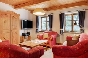 TV - Apartment 'Haus Mühlenhof 5' with Shared Garden and Wi-Fi (Hillgroven)