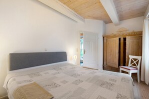 1 habitación, tabla de planchar con plancha, wifi gratis y ropa de cama 