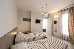 Travel crib, free WiFi - Stunning private villa for 6 people with private pool, A/C, WIFI, TV and veranda (Ostuni)