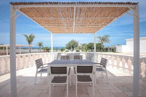 Outdoor dining - Private Villa with private pool, A/C, WIFI, TV, veranda, panoramic view, close to Polignano a Mare (Monopoli)