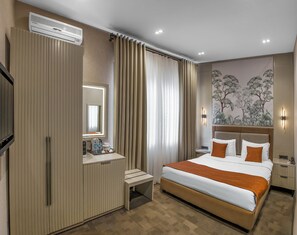 Standard Double Room | In-room safe, individually decorated, desk, laptop workspace - Nizami Central Park Hotel (Baku)