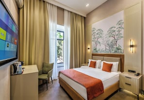 Deluxe Double Room | In-room safe, individually decorated, desk, laptop workspace