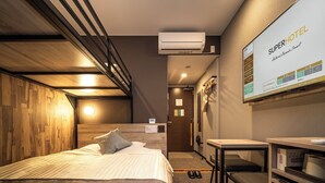 A hotel room with a bed, a desk, and a wall-mounted TV. - Super Hotel Premier Namba Shinsaibashi Natural Hot Spring (Osaka)