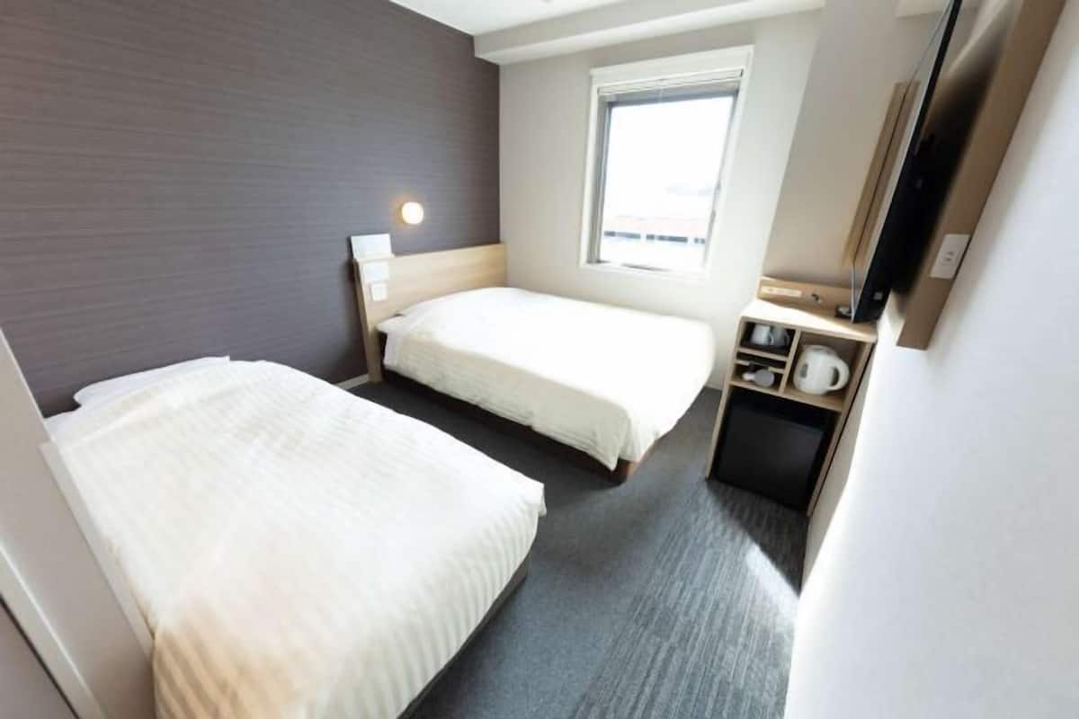 Soundproofing, free WiFi, bed sheets