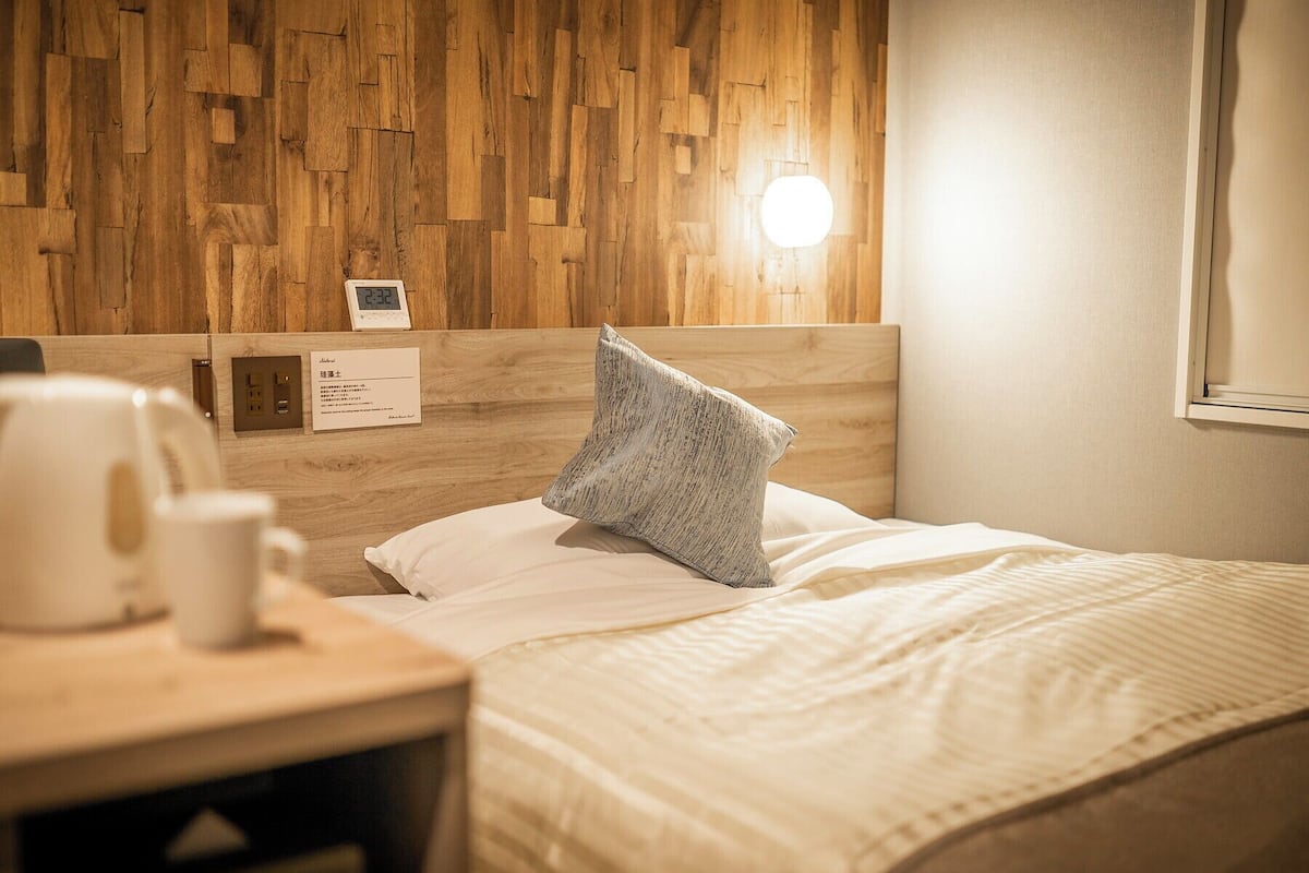 Habitació doble (Extra) | Habitacions insonoritzades, wifi gratuïta i roba de llit 