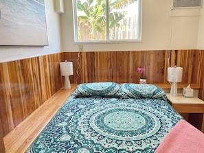 1 dormitorio, caja fuerte, tabla de planchar con plancha y cuna de viaje