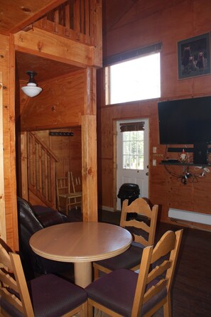 Dining - Private Cabin Near Denali National Park
 (Healy)