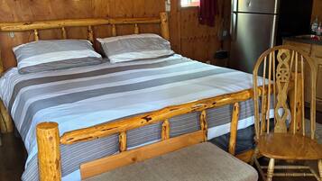 2 bedrooms, iron/ironing board, travel cot, WiFi