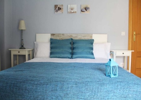 3 chambres, fer et planche à repasser, Wi-Fi, draps fournis. AT VINO Y CAMINO Escape to the perfect place.