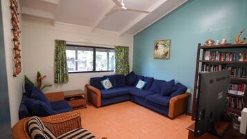 Economy House, Garden View | 9 bedrooms, blackout drapes, iron/ironing board, free WiFi
