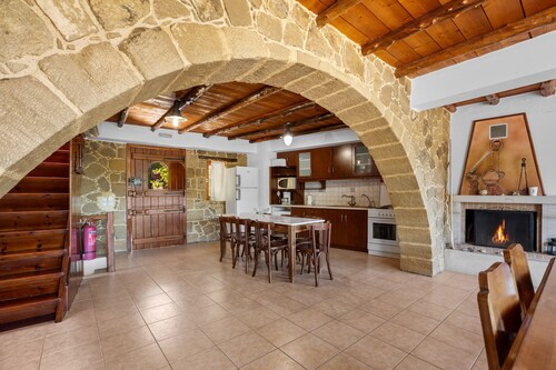 Countryside Apartment 1 With Shared Swimming Pool