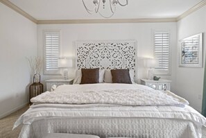 3 slaapkamers, een strijkplank/strijkijzer, reisbedje, wifi