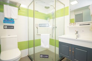 Shower, hydromassage showerhead, free toiletries, hair dryer - yimimopeichengdian (Guangzhou)