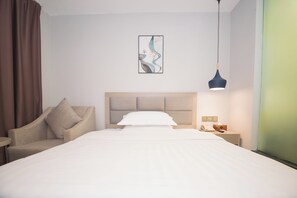 Economy Room | Premium bedding, free WiFi, bed sheets - yimimopeichengdian (Guangzhou)