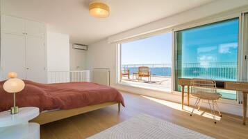 6 bedrooms, iron/ironing board, free WiFi, bed sheets