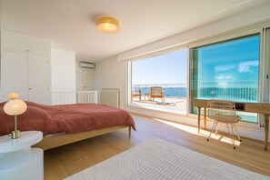 6 bedrooms, iron/ironing board, free WiFi, bed sheets