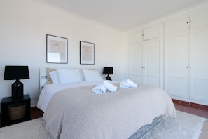 2 bedrooms, iron/ironing board, free WiFi