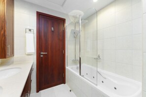 3 bedrooms - Exclusive Duplex Villa w Panoramic Terrace Overlooking Burj Khalifa (Dubai)