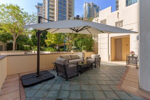 Villa | 3 bedrooms - Exclusive Duplex Villa w Panoramic Terrace Overlooking Burj Khalifa (Dubai)