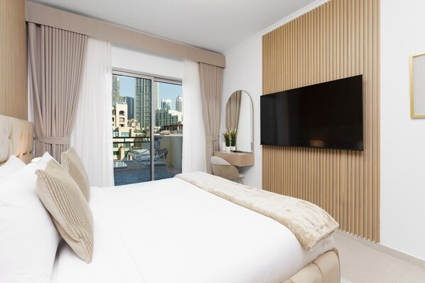 3 bedrooms - Exclusive Duplex Villa w Panoramic Terrace Overlooking Burj Khalifa (Dubai)