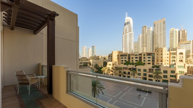 3 bedrooms - Exclusive Duplex Villa w Panoramic Terrace Overlooking Burj Khalifa (Dubai)