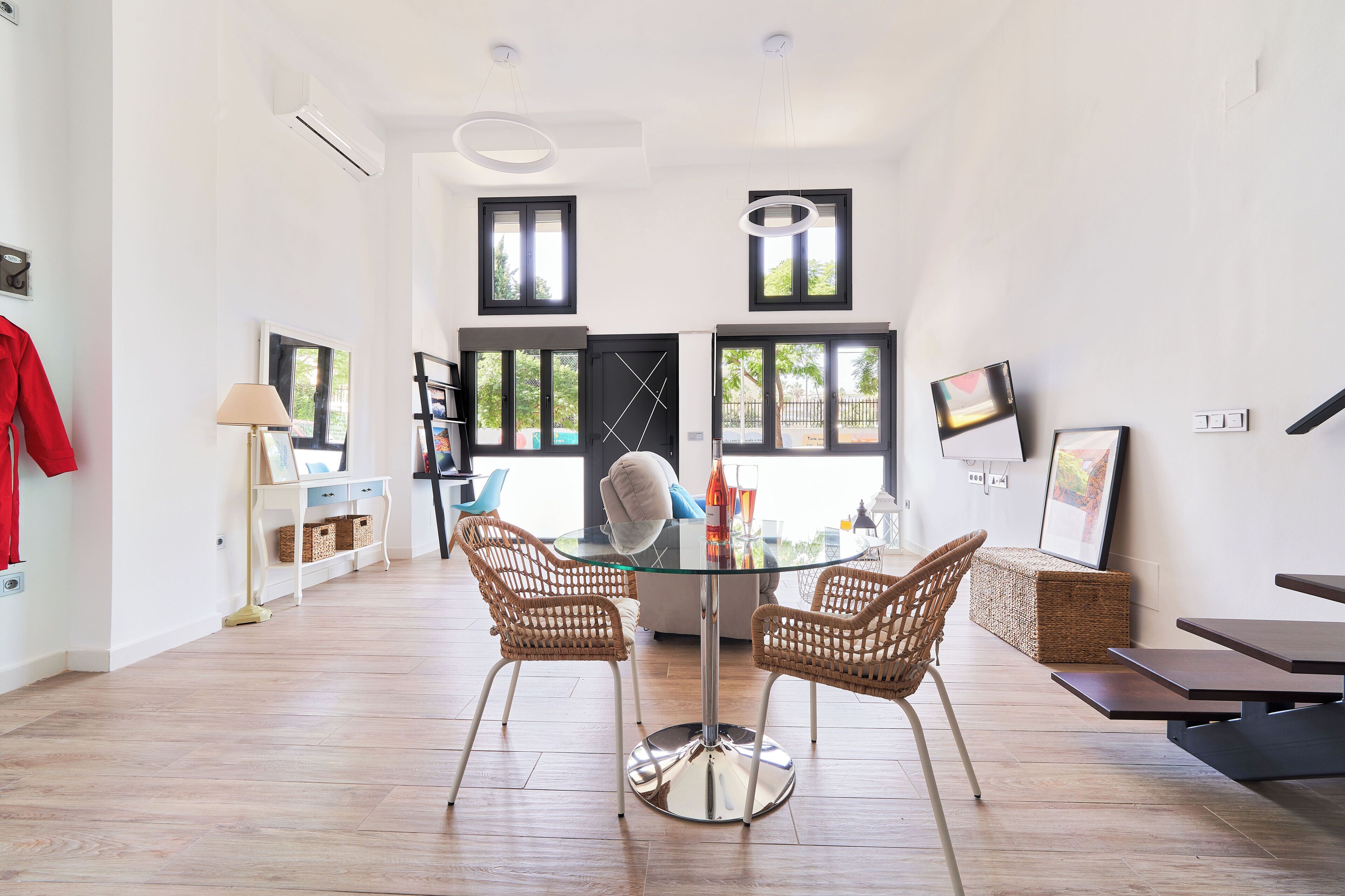 المنشأة من الداخل